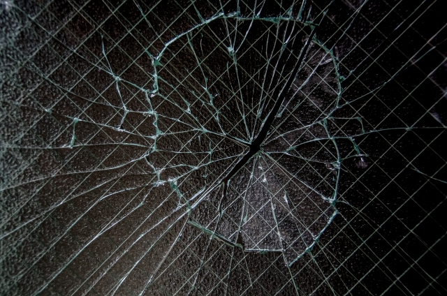 窓ガラス　修理