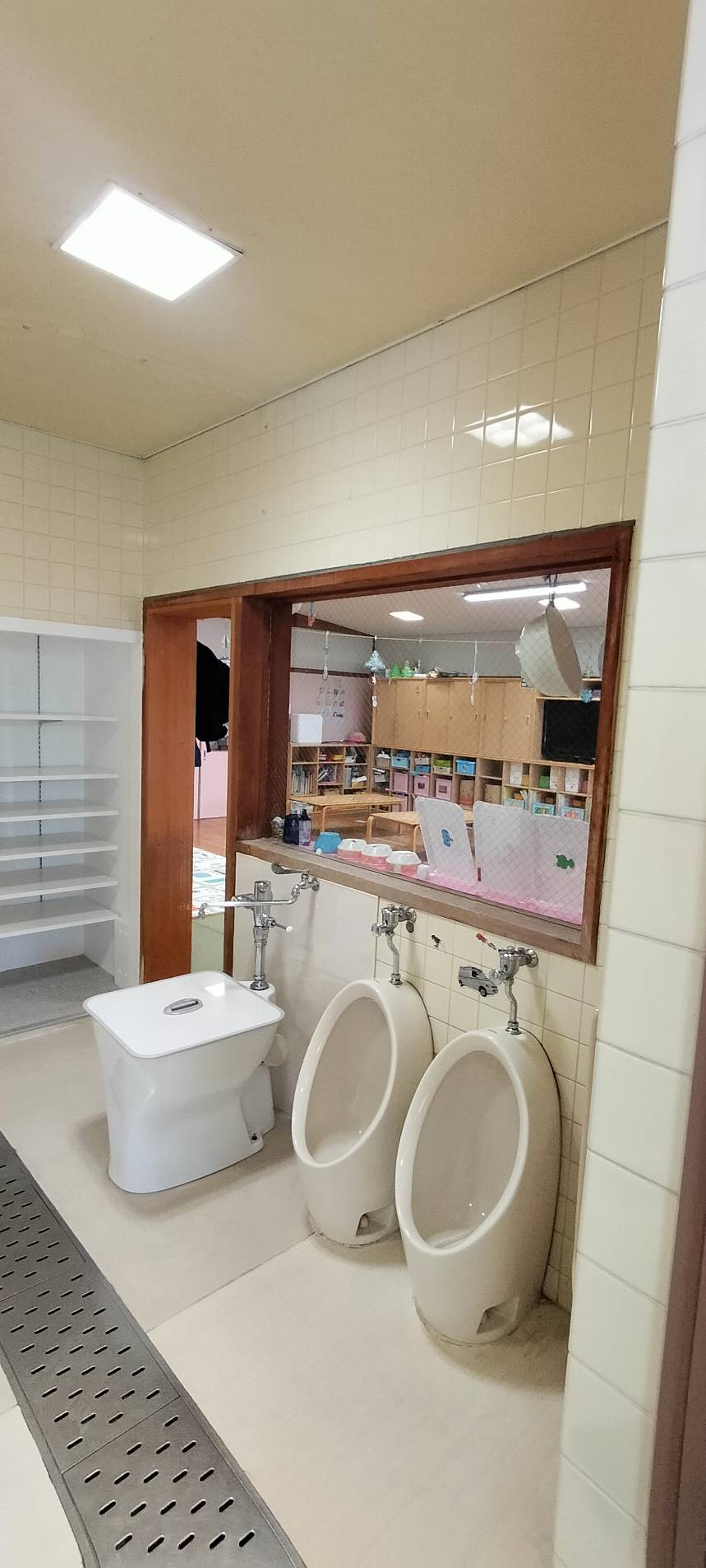 トイレのパーテーション工事